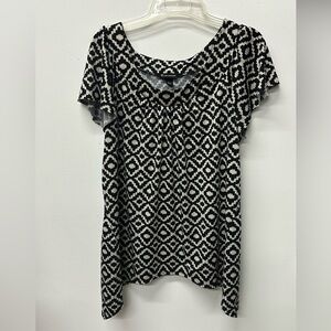 New Directions Black and Cream Geometric Blouse